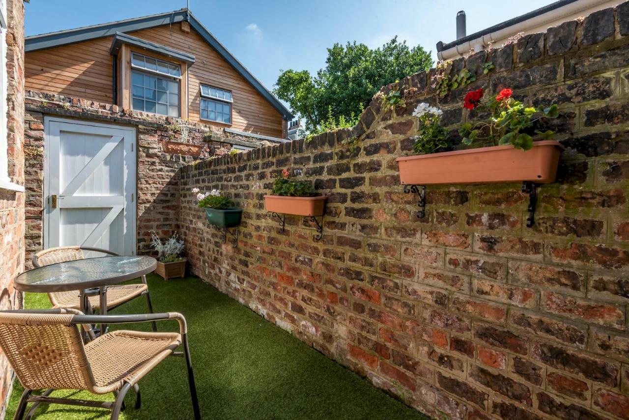 Cosy & Central Victorian House - Pass The Keys York Exterior photo